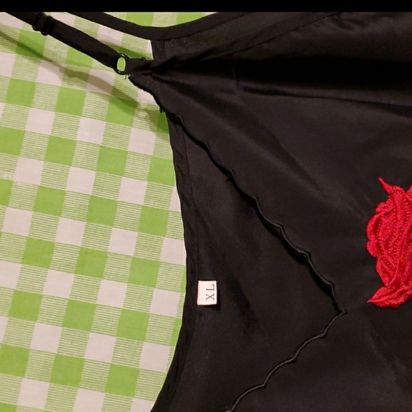 Satin like nightie with red rose stitched on - Picture 5 of 12